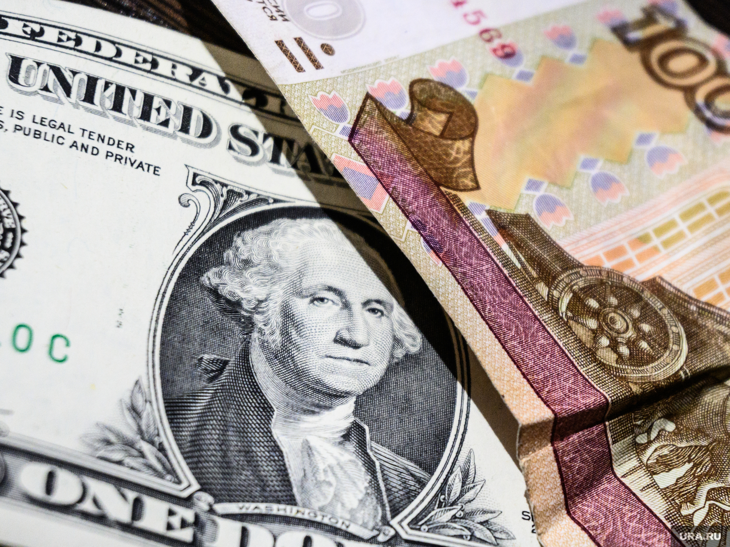 Возможное падение доллара: причины, последствия и прогнозы